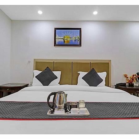 Super Hotel O Mahal New Delhi Exterior photo