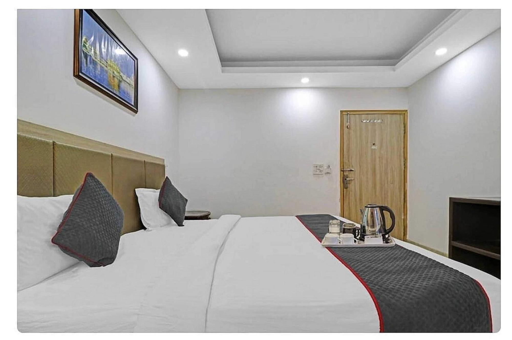 Super Hotel O Mahal New Delhi Exterior photo