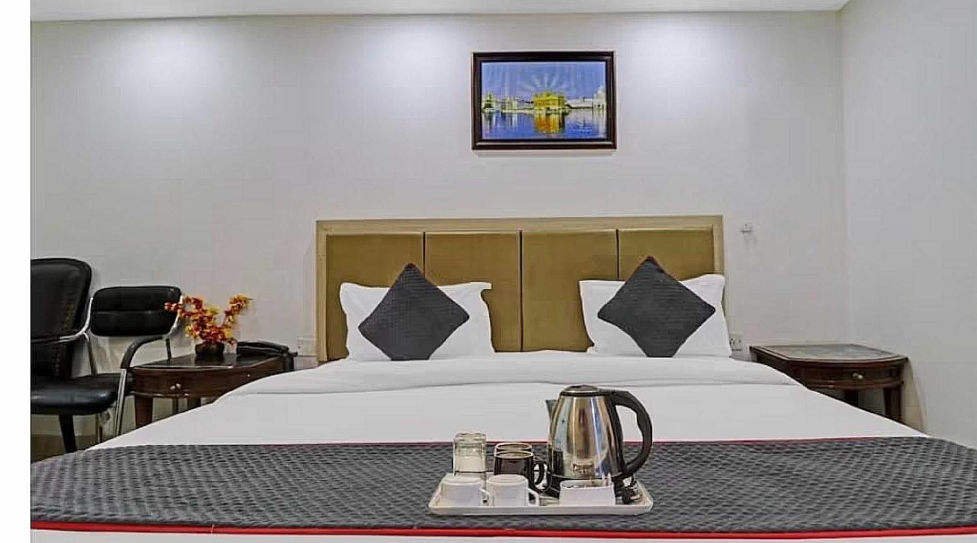 Super Hotel O Mahal New Delhi Exterior photo