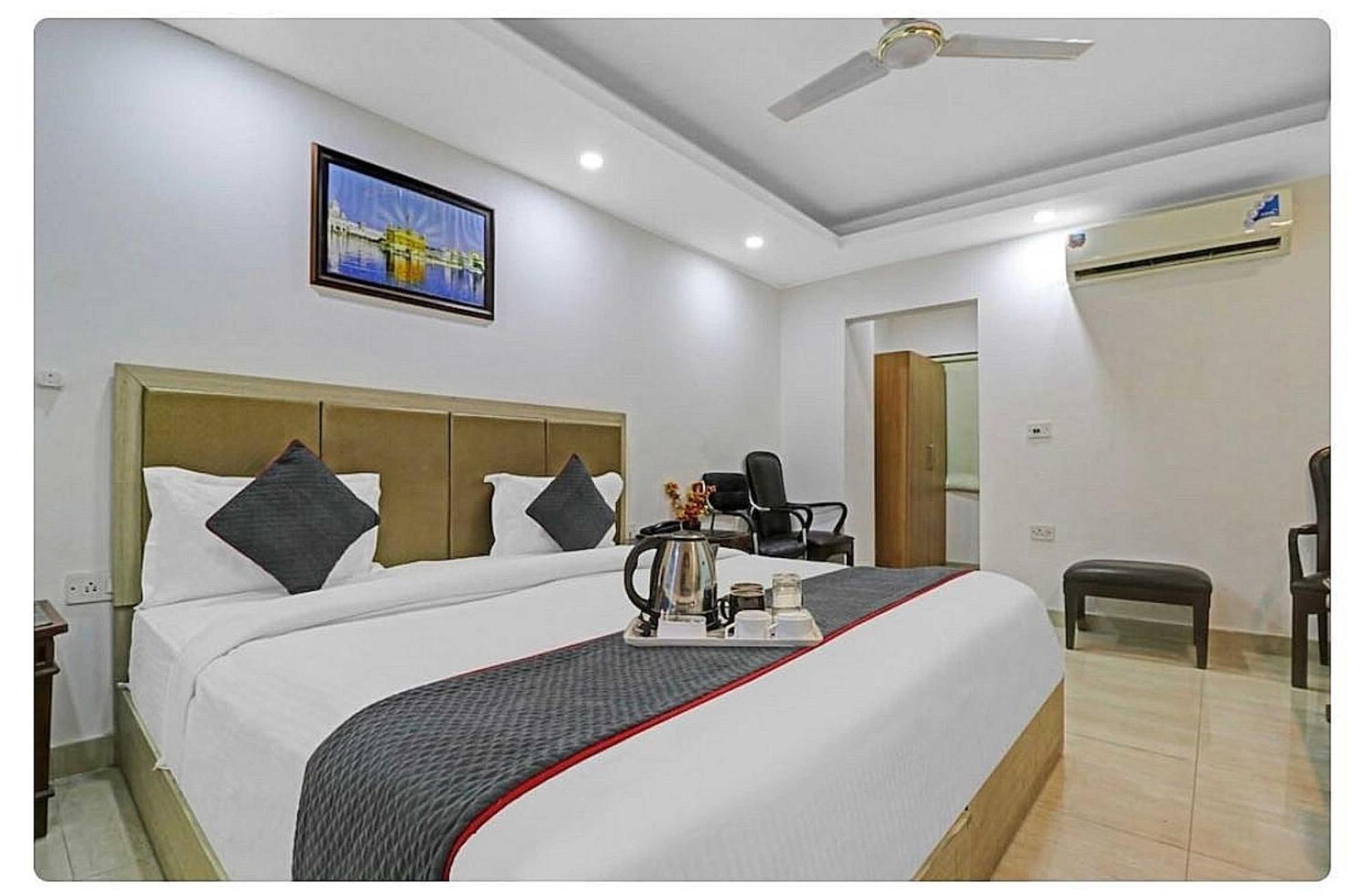 Super Hotel O Mahal New Delhi Exterior photo